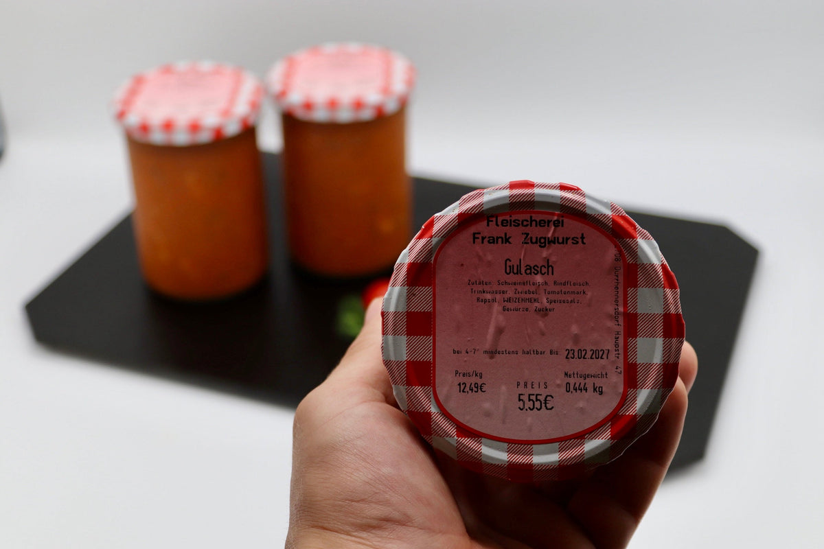 gemischter Gulasch im Glas